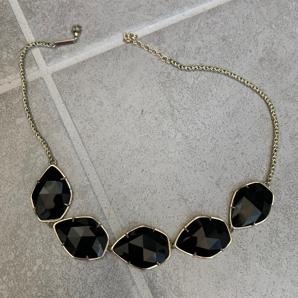 Kendra Scott necklace